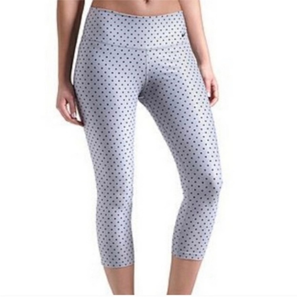 Nike Women's Legend 2.0 Tight-Fit Crop Legging L